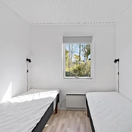 3 Bedroom Cozy In סבנדבורג